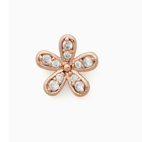 NWT ♠️Kate Spade♠️ Gleaming Gardenia Flower Studs, Rose Gold - Picture 3 of 15